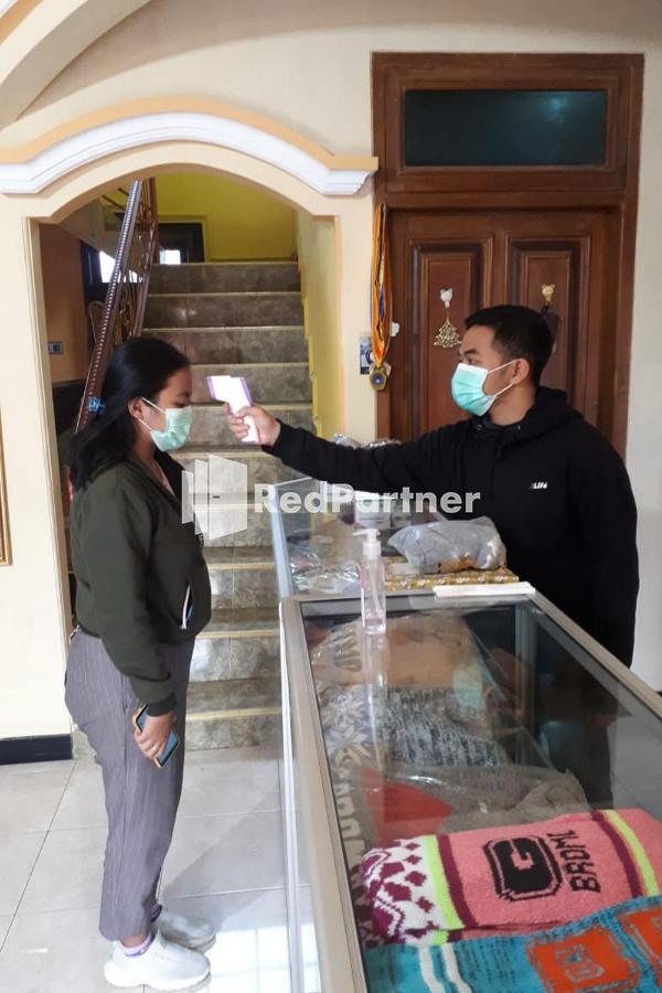 Bromo Indah Lestari Homestay Mitra Reddoorz Пасуруан Екстериор снимка