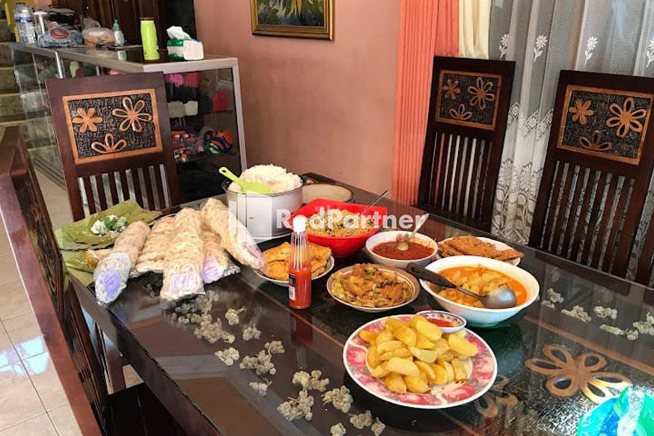 Bromo Indah Lestari Homestay Mitra Reddoorz Пасуруан Екстериор снимка