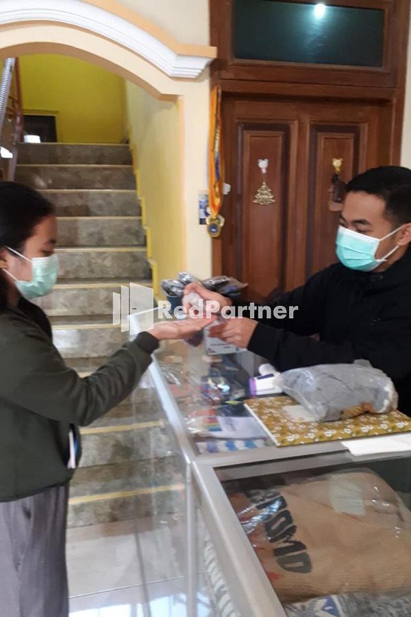 Bromo Indah Lestari Homestay Mitra Reddoorz Пасуруан Екстериор снимка